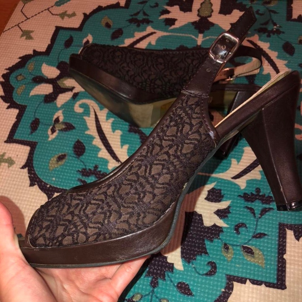 BROWN HEELS